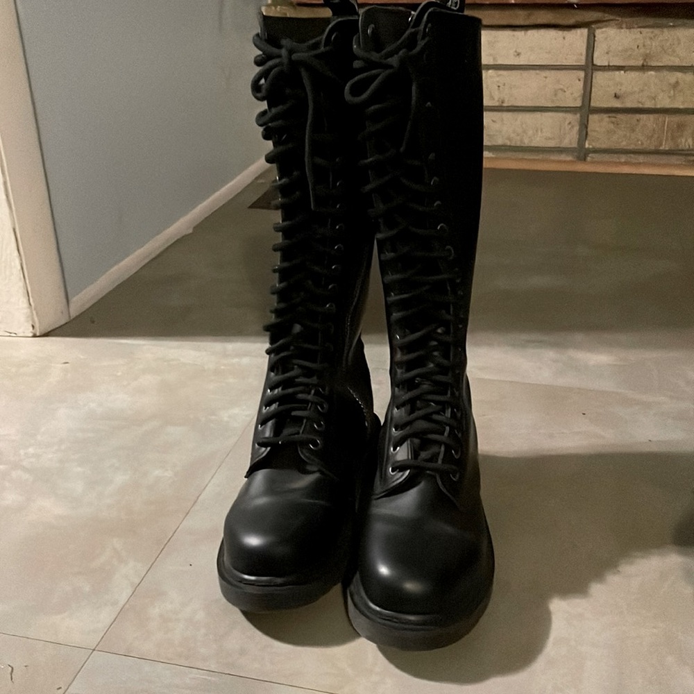 Demonia tall lace up combat boots barely worn